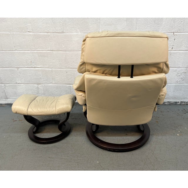 Late 20th Century Pair of j.e Ekornes "Stressless" Leather Recliners W/ Matching Ottomans For Sale - Image 11 of 13