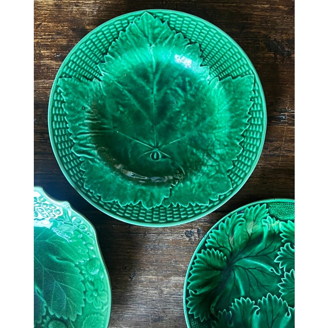 Green English Majolica Plates and Bread Platter- Set of 4 For Sale - Image 8 of 13