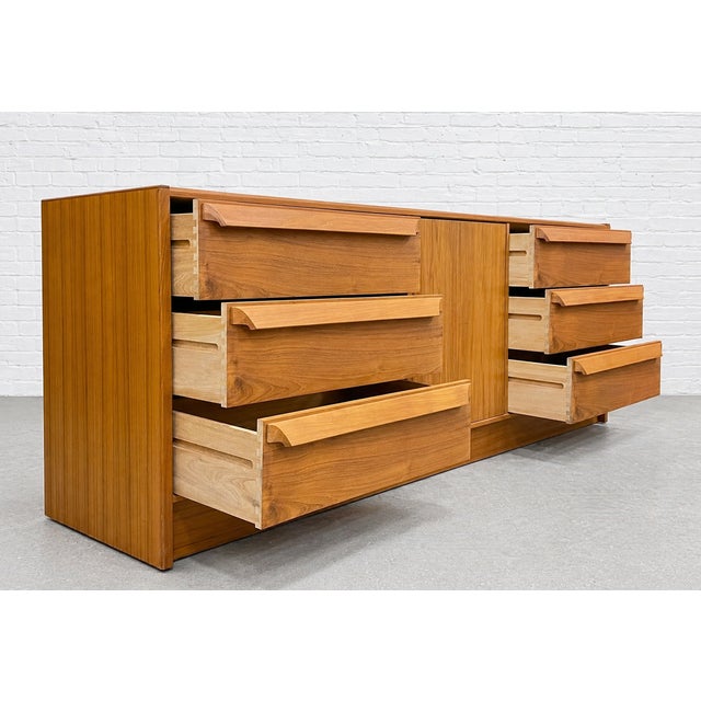 Skovby Møbelfabrik A/S Long & Sculpted Mid Century Modern Danish Teak Credenza / Long Dresser by Skovby Mobelfabrik, C. 1960's For Sale - Image 4 of 12