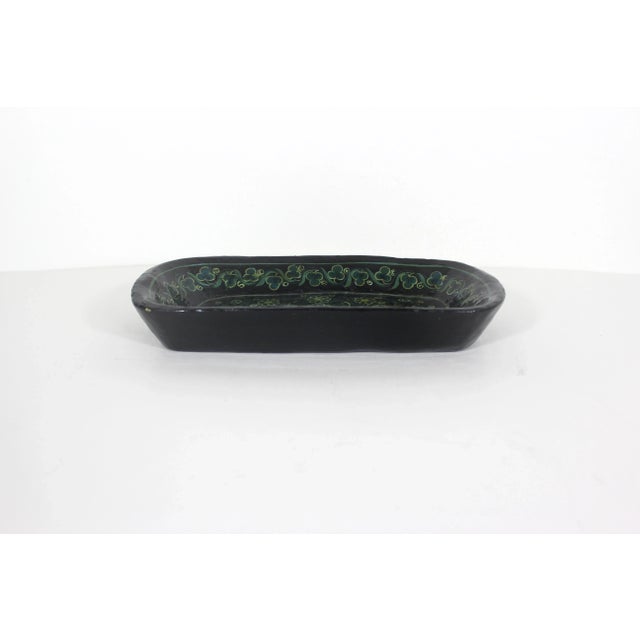 Late 20th Century Vintage Kashmir Lacquered Wood Bowl Handmade Hand Painted Floral Leaf Bird Black Green For Sale - Image 5 of 10