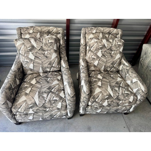 The Lee Industries 1173-01 club chair is a beautifully proportioned, classic lounge chair that balances tailored structure...