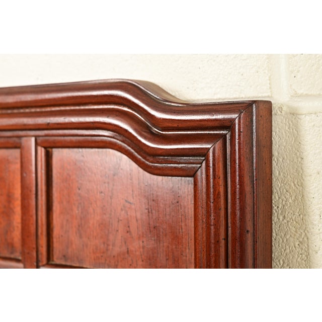 Brown Thomasville Mid-Century Modern Hollywood Regency Campaign Carved Walnut Framed Wall Mirror, 1970s For Sale - Image 8 of 14