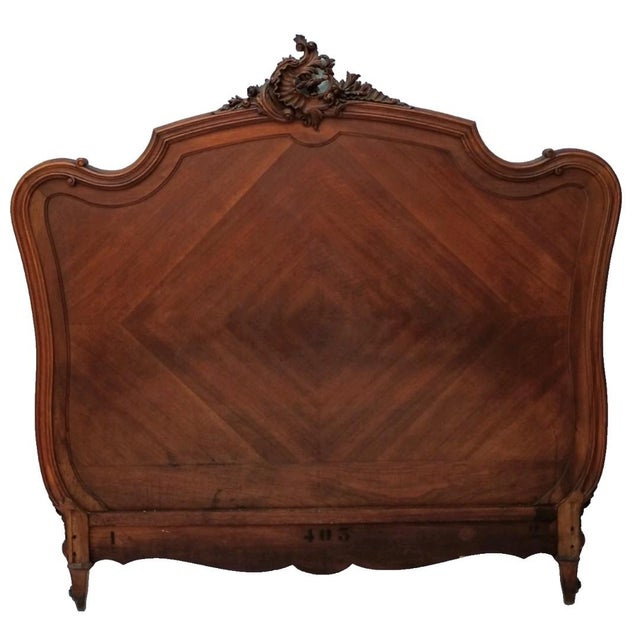 Antique French Louis XV Walnut Bed – Rococo Carved Queen Adaptable Circa 1900s For Sale - Image 4 of 18