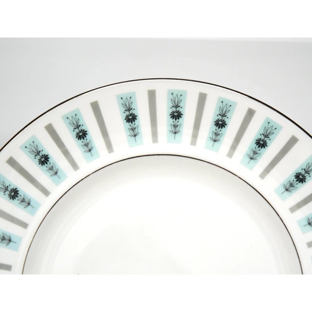 Foley China Mid 20th Century Modern Foley English Bone China Dinner Service for Twelve- 60 Pieces For Sale - Image 4 of 6
