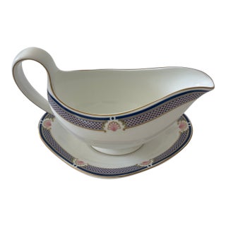 Late 20th Century Exquisite Wedgwood Waverley Bone China Gravy Boat and Under-Plate Mint Condition For Sale