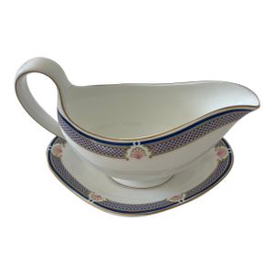 Wedgwood Waverley Bone China Gravy Boat and Under-Plate Mint Condition.