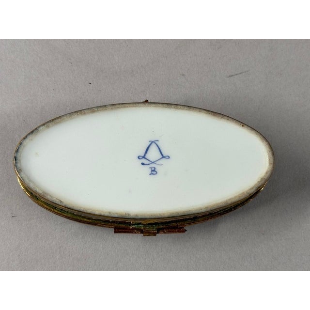 1860 Sèvres Romantic Blue Gilt Porcelain Trinket Box For Sale - Image 10 of 12