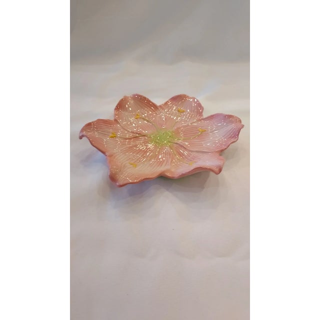 Vintage Mid-Century Modern Ambiance Collection: Lily by Nanette Vacher; Bowls and Plates-Set of 4 For Sale - Image 4 of 7
