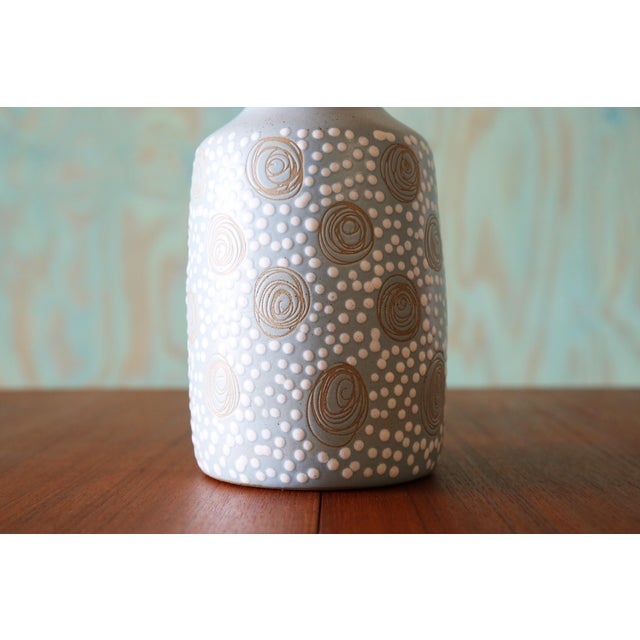 Gordon & Jane Martz 1960s Gordon and Jane Martz M208 Lamp for Marshall Studios Sky Blue With White Dots 27.5" For Sale - Image 4 of 10