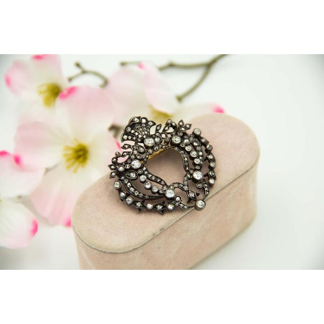Art Deco 18k Gold Brooch with Diamonds For Sale - Image 3 of 4