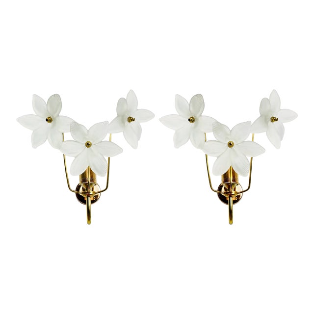 Vintage Art Deco Frosted Glass Flower Wall Sconce - a Pair – E27 For Sale