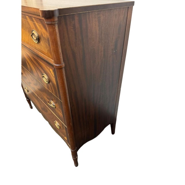 Hepplewhite 1940s John Widdicomb Federal Style Flame Mahogany Chest of Drawers For Sale - Image 3 of 12