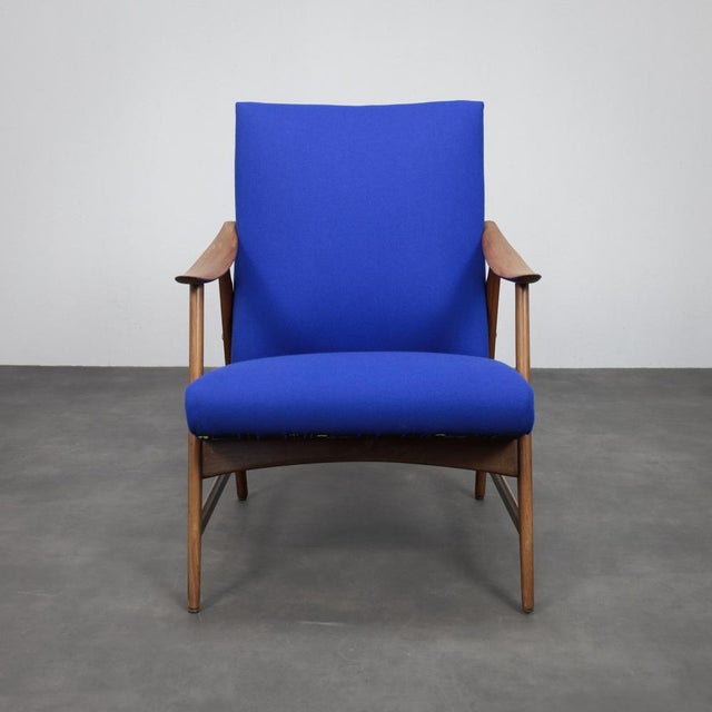 This elegant Mid-Century Modern lounge chair from Denmark embodies the refined craftsmanship and organic design language...