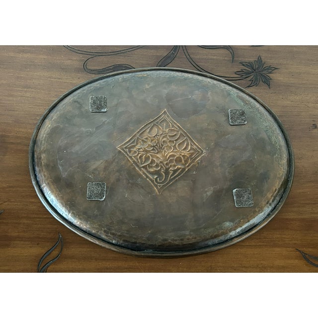 Arts & Crafts Oval Hammered Copper and Pewter Tray by Hugh Wallis, United Kingdom, 1910s For Sale - Image 3 of 6