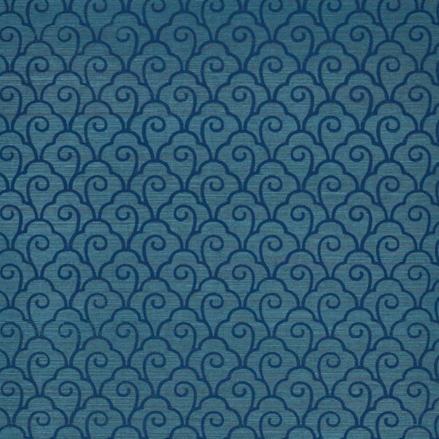 Sample - Schumacher Scallop Filigree Sisal Wallpaper in Lapis on Peacock For Sale