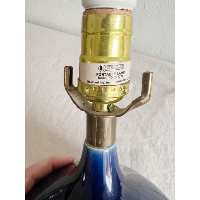 Lotte and Gunnar Bostlund 1960s Mid-Century Modern Lotte and Gunnar Bostlund Table Lamp, Ultramarine Blue For Sale - Image 4 of 9
