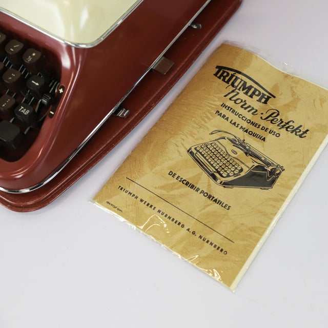 1950s 1950's Triumph Brand Gabriele Model Portable Typewriter For Sale - Image 5 of 17