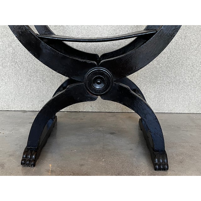 19th Century Pair of Carved Walnut Tooled Leather Savonarola Bench or Settee For Sale In Miami - Image 6 of 9