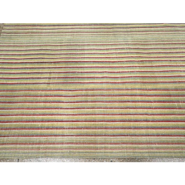 Galerie Shabab Collection Mid-20th Century, Handmade Turkish Flatweave Kilim Room Size Carpet For Sale In New York - Image 6 of 9
