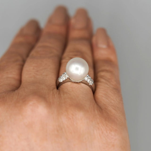 11.5mm White Pearl and Round Cut Diamond Accent Platinum Ring, Size 7 For Sale In Miami - Image 6 of 6