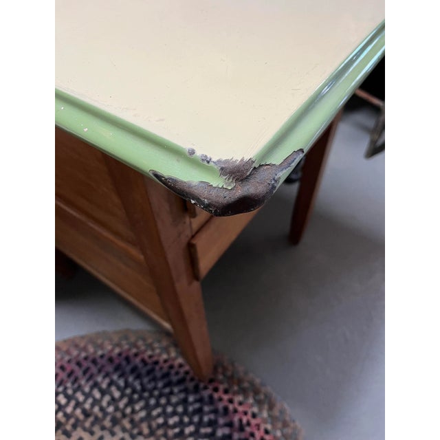 1930s Antique 20th Century Cream & Green Possum Belly Table For Sale - Image 5 of 7