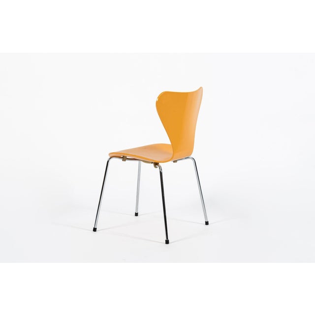 Fritz Hansen Yellow Danish Modern Dining Chair Series 7 by Arne Jacobsen for Fritz Hansen For Sale - Image 4 of 14