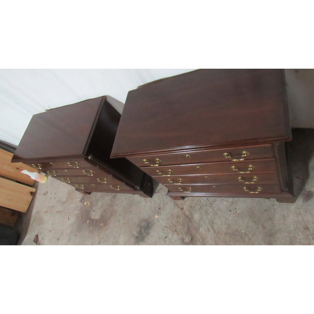 Ethan Allen 1980s Pair Ethan Allen Mahogany Four Drawer Large Nightstands Bachelors Chests For Sale - Image 4 of 9