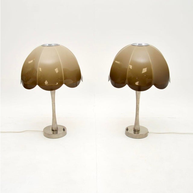 Mid-Century Modern Vintage Chrome and Acrylic Table Lamps from Guzzini, 1970, Set of 2 For Sale - Image 3 of 11