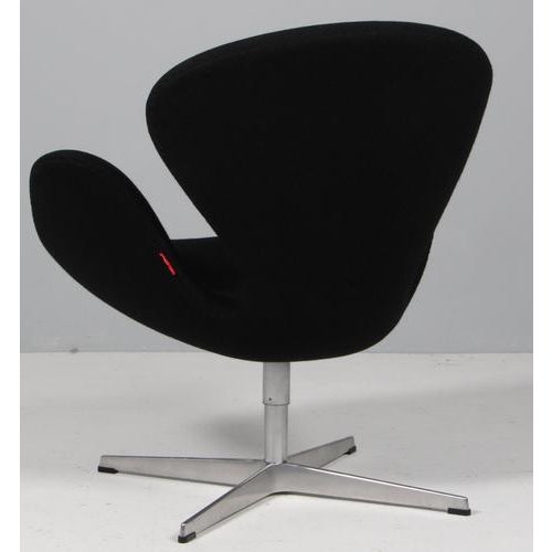 Swan Chair by Arne Jacobsen for Fritz Hansen, 2013 For Sale - Image 6 of 9