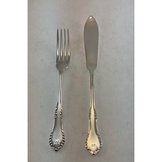 Traditional 1980s Silver 1 Pair Fish Eaters, Fish Fork & Fish Knife, Chesterfield. For Sale - Image 3 of 14