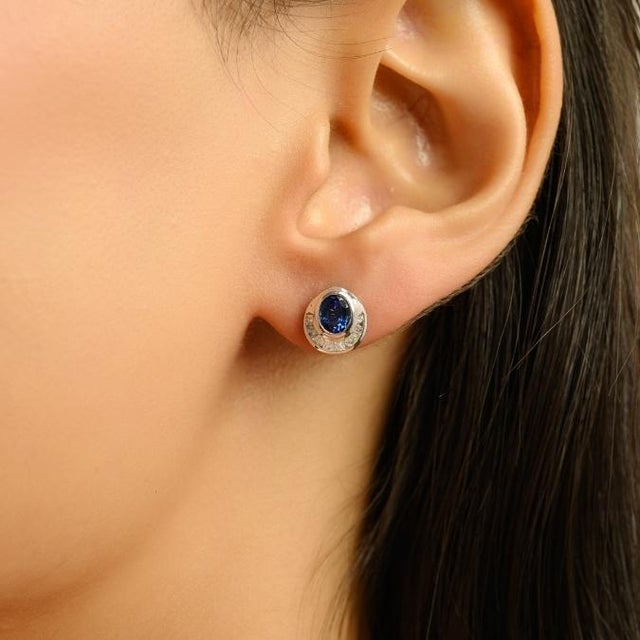 Metal Vintage Style 1.27 Ct Blue Sapphire & Diamond Stud Earrings in 14k White Gold For Sale - Image 7 of 16
