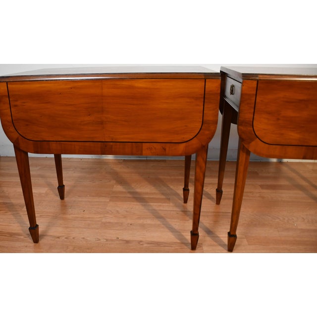 1950s Pair of Vintage Hekman Cherry Inlaid Drop-Leaf Pembroke Side Tables / End Tables For Sale - Image 11 of 18