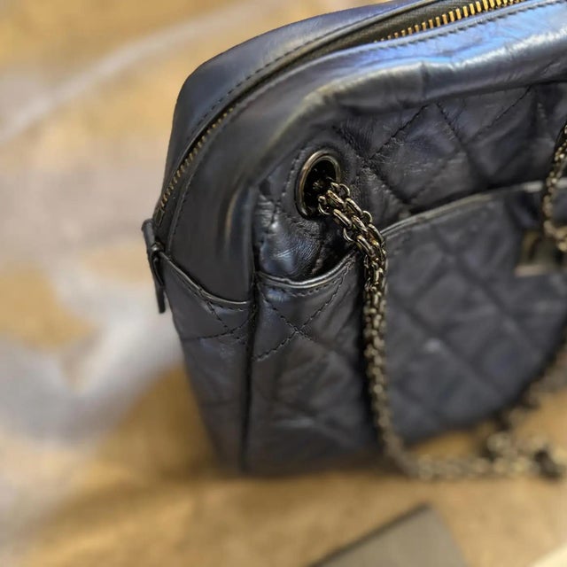 Iconic Chanel 2.55 Blue Metallic Leather and Black Chain Shoulder Bag For Sale - Image 10 of 17