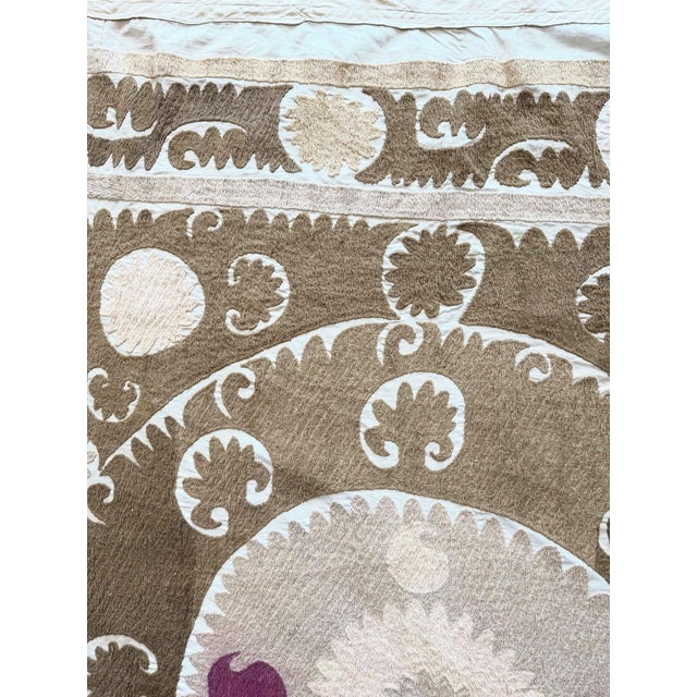 Boho Embroidered Neutral Tan Suzani Wall Decor, 4'8'' X 5'4'' For Sale In New York - Image 6 of 9