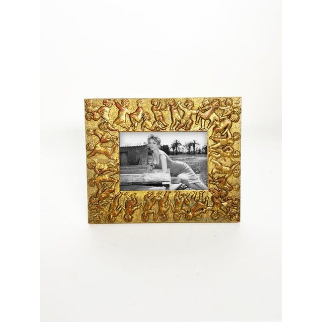 The photo is not included ! Decorative French photo frame dating from the 1980s. The rectangular frame features a richly...