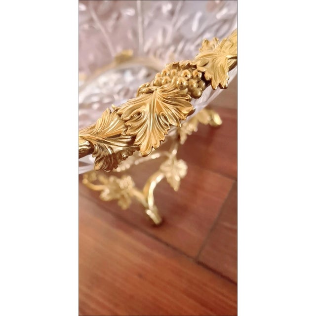 This luxurious vintage bowl features a clear cut crystal body (adorned with intricate leaf-shaped etching) paired with...