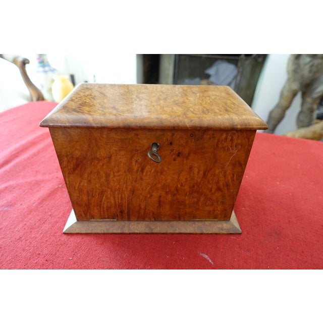 Superb Art Deco jewelry or sewing box in solid elm burl very good condition key present but temperamental 19/11/14 cm