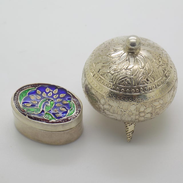 Metal Vintage Italian Silver Duo Pill Trinket Boxes with Tripod Feet, 1980s, Set of 2 For Sale - Image 7 of 13