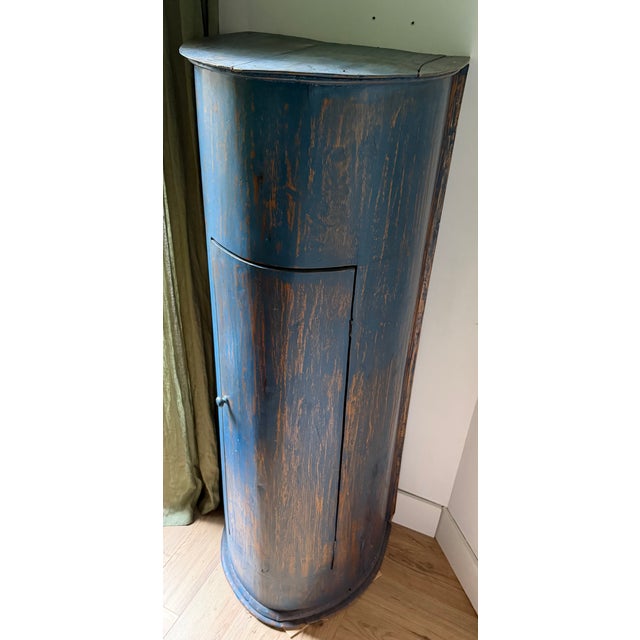 Wood Antique Bow-Front Corner Cabinet in Blue Paint, 18th Century For Sale - Image 7 of 17