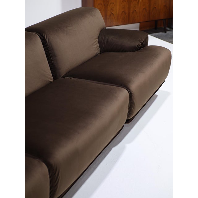 Fianda Modular Sofa and Armchair in Brown Velvet by Vico Magistretti for Cassina, 1970s, Set of 4 For Sale - Image 9 of 18