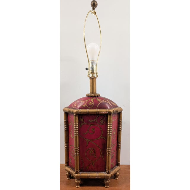 Chinoiserie Vintage English Chinoiserie Hexagonal Hand-Painted Table Lamp For Sale - Image 3 of 7