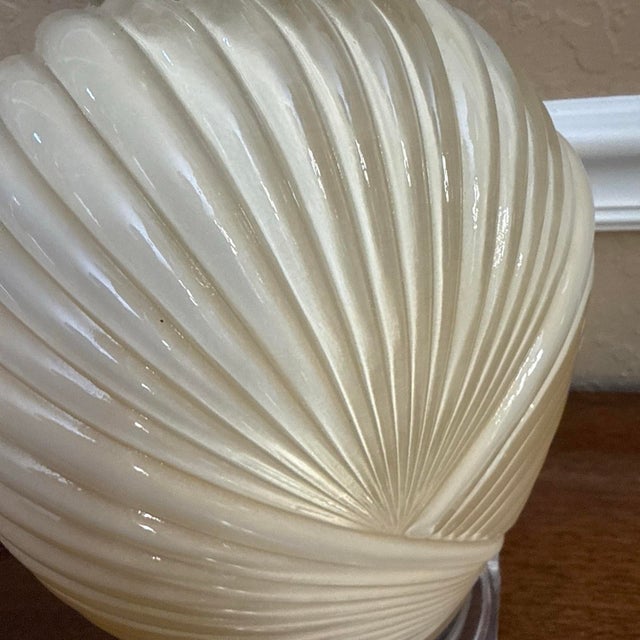 1980s 1980s Postmodern Novelty Crystal Corp. Shell Grotto Glass & Lucite Table Lamps - A Pair For Sale - Image 5 of 12