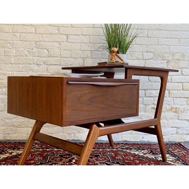 Stunning Mid Century Modern Teak Entryway / End Table / Console
