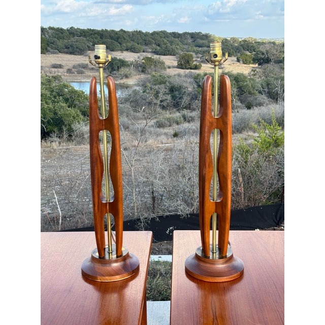 Pair of Vintage C. 1960s Mid Century Modern Sculptural Walnut & Brass Table Lamps For Sale - Image 4 of 9