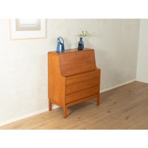 Model 88 bureau, Vinde Møbelfabrik accomplished design: perfect proportions and noticeable attention to detailhigh-quality...