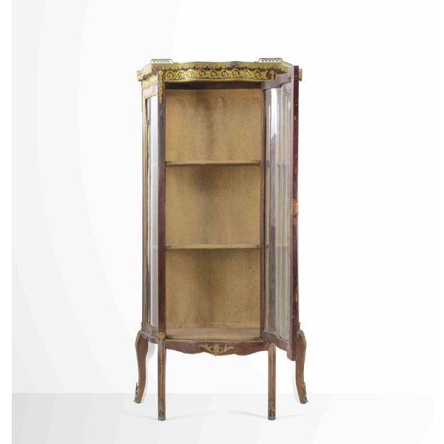 French display cabinet in Napoleon III style, semi-round shape in mahogany with 1 central door, friezes and trimmings in...