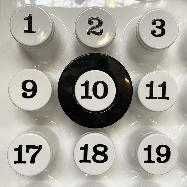 Plastic Postmodern Italian Wall Perpetual Calendar by Della Beffa for Ring a Date, 2000s For Sale - Image 7 of 11
