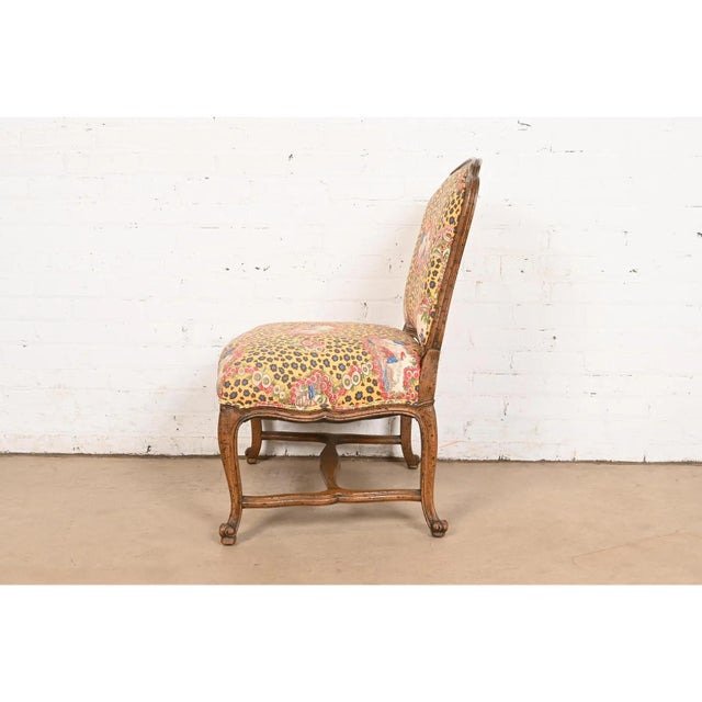 Brown Baker Furniture Style French Provincial Louis XV Carved Walnut Slipper Chair or Lounge Chair, Circa 1960s For Sale - Image 8 of 10