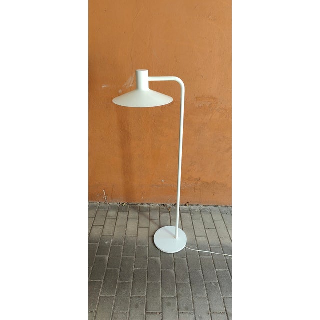 Beautiful white floor lamp, model "Minneapolis" by Friis & Moltke for Frandsen. Good used condition. Minor signs of wear...