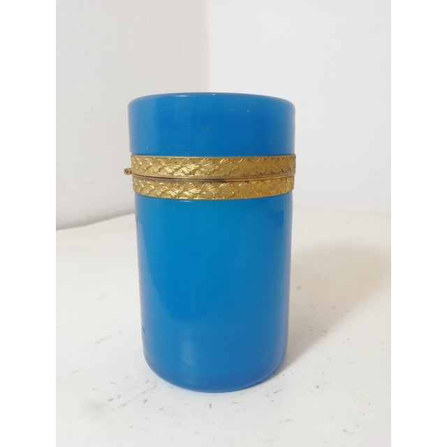 Beautiful cylindrical box in original Murano opaline glass. Produced by F.lli Ferro Murano in the 1930s. The color is a...